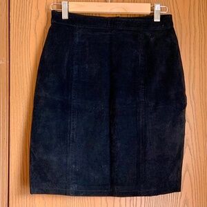 VINTAGE GLOBAL IDENTITY BLACK SUEDE LEATHER SKIRT SIZE 7/8 26”W x 20”L LINED